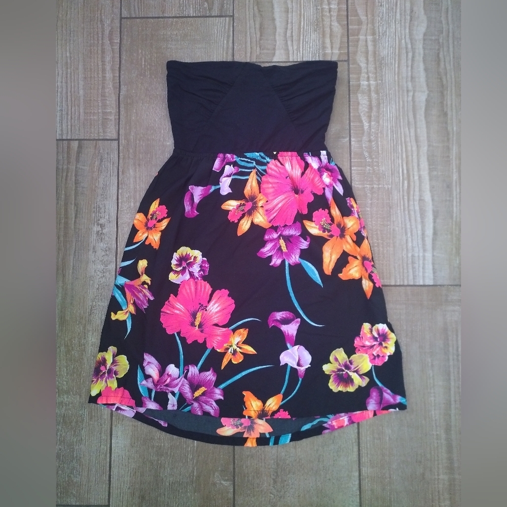 Vibrant fun strapless Roxy top - Picture 2 of 5